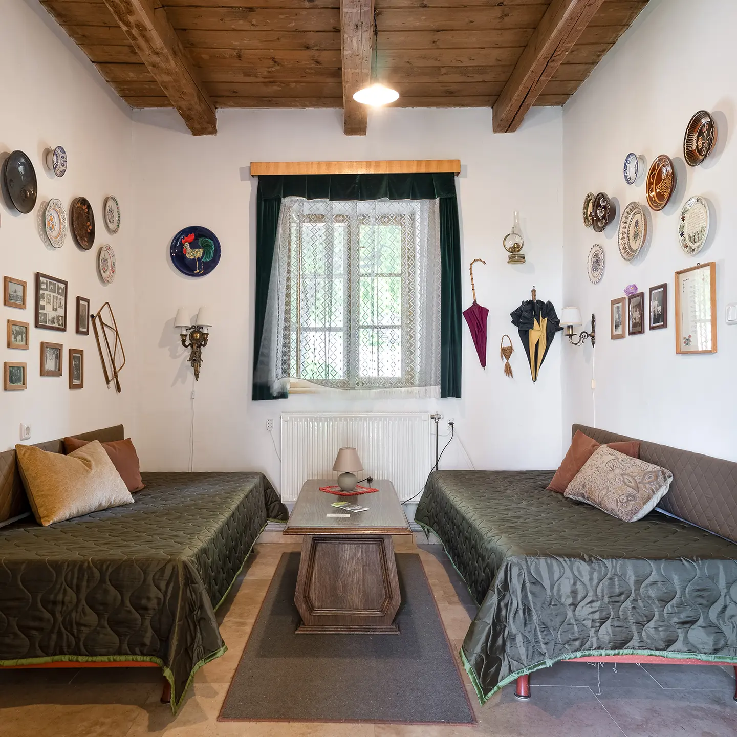 falusi hangulatú szállás Dunaszentmiklóson - kétágyas hálószoba