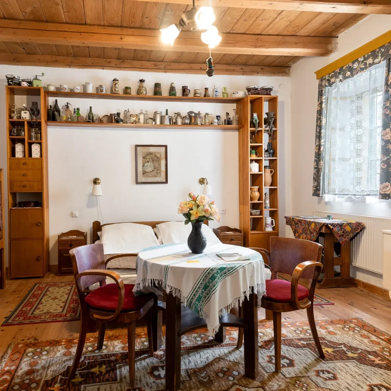 falusi hangulatú szállás Dunaszentmiklóson - hálószoba franciaággyal