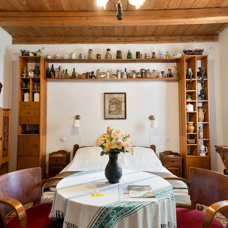 falusi hangulatú szállás Dunaszentmiklóson - hálószoba franciaággyal