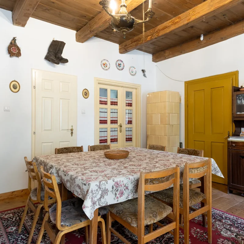 falusi hangulatú szállás Dunaszentmiklóson - étkező