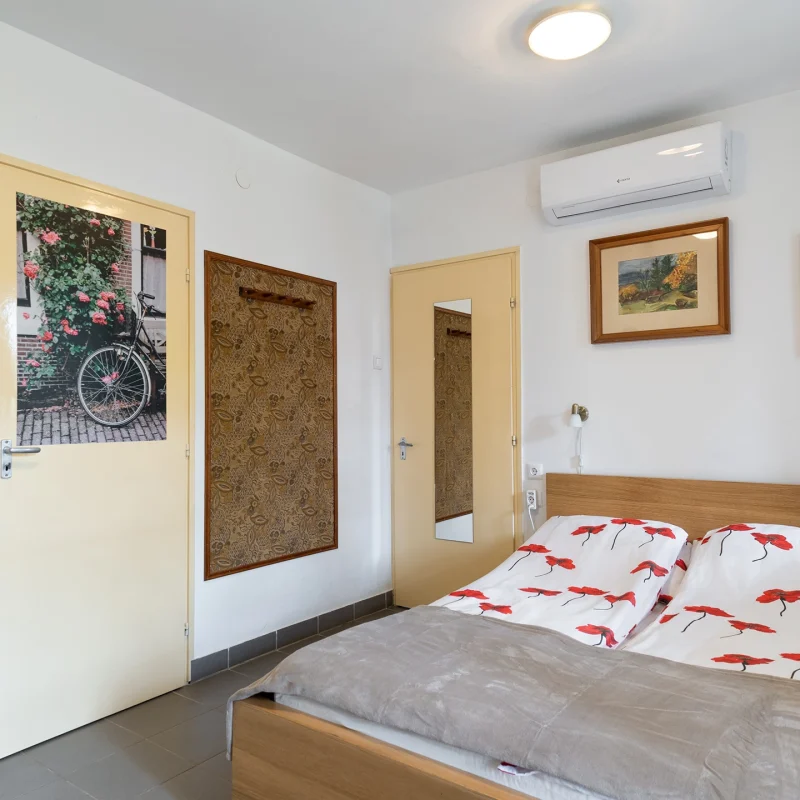 családi apartman - hálószoba franciaággyal