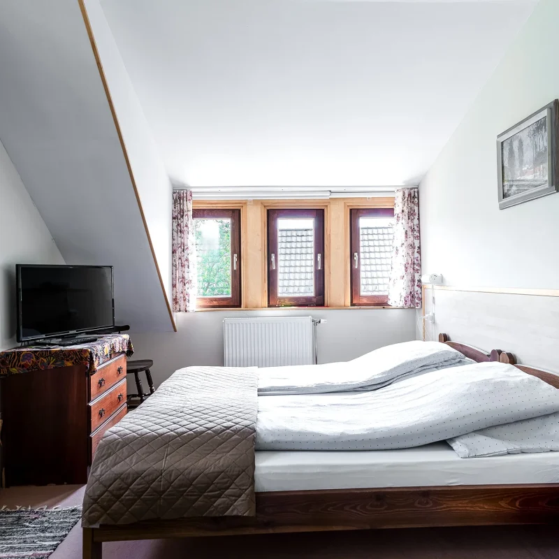 emeleti lakrész - hálószoba két összetolható ággyal