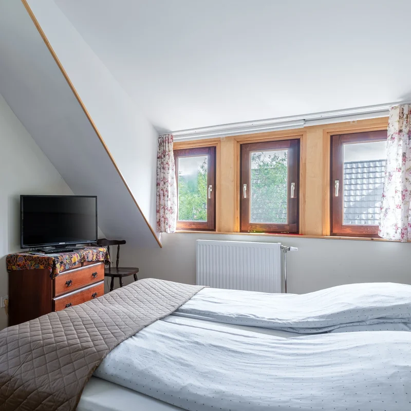 emeleti lakrész - hálószoba két összetolható ággyal