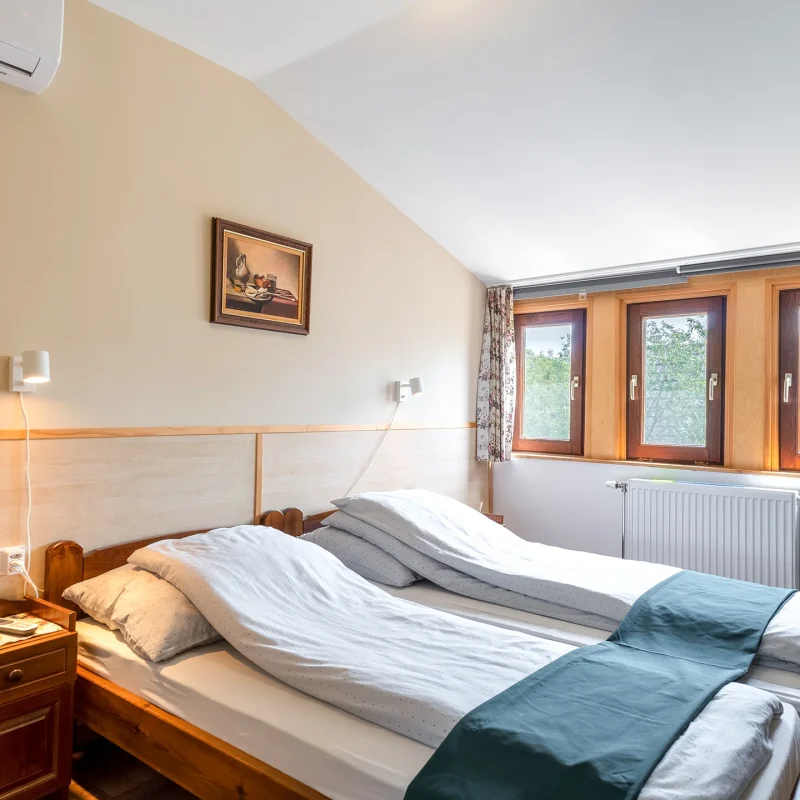 emeleti lakrész - hálószoba két összetolható ággyal