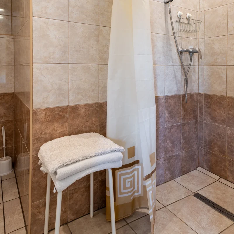 emeleti lakrész - fürdőszoba