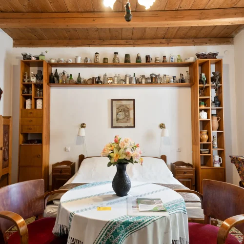 falusi hangulatú szállás Dunaszentmiklóson - hálószoba franciaággyal